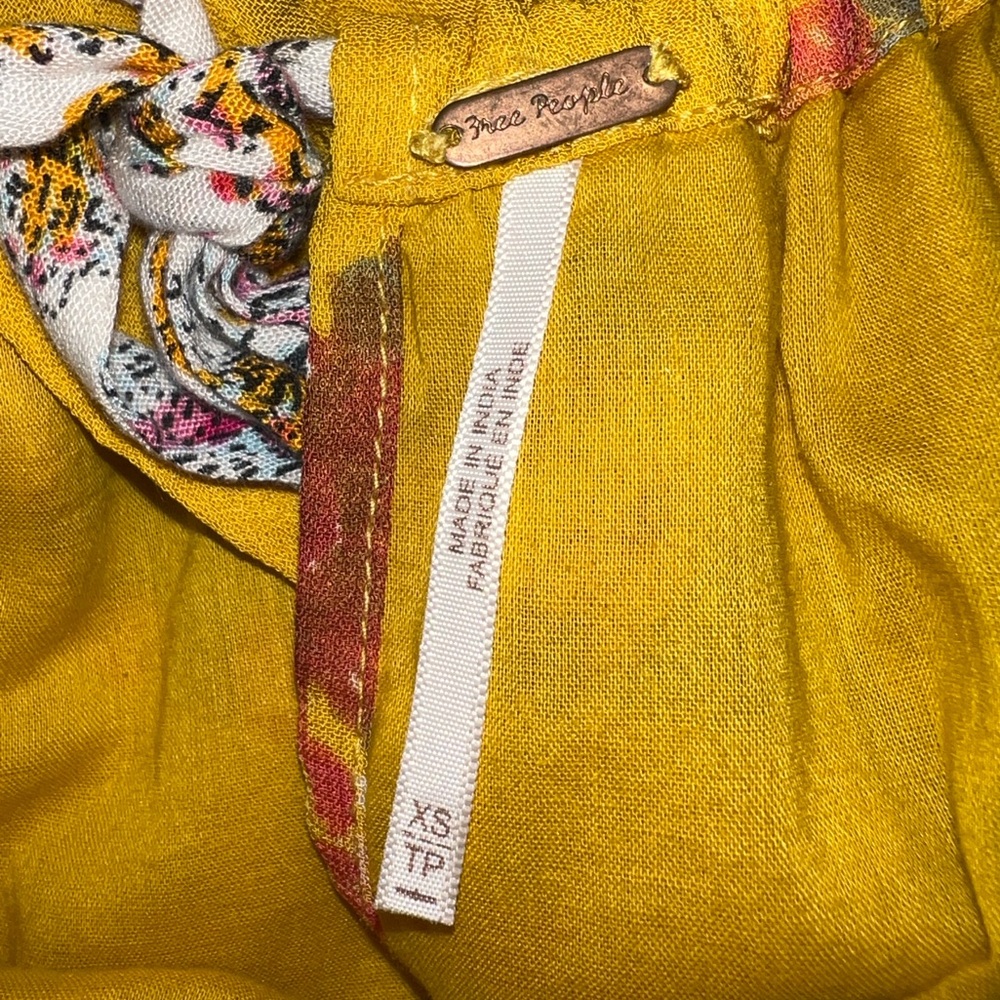 Free people - Georgia Yellow floral jumpsuit size XS( flaw) - Picture 14 of 16